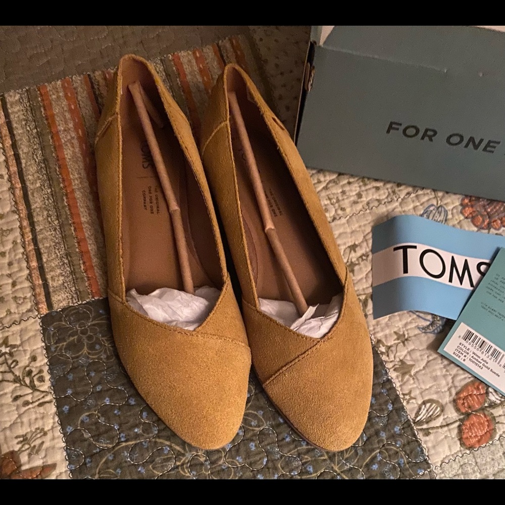 Toms amber gold suede Julie flats